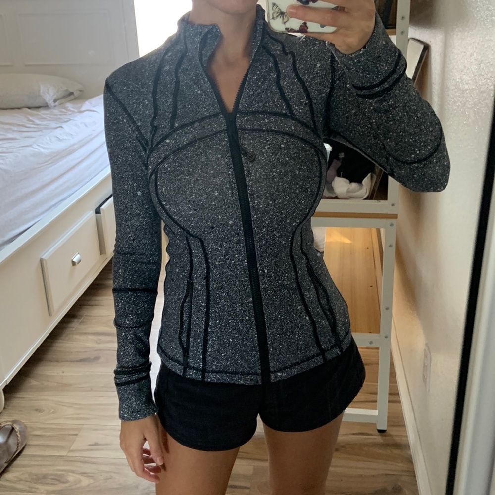Lulu lemon size 2 scuba jacket black/grey specks